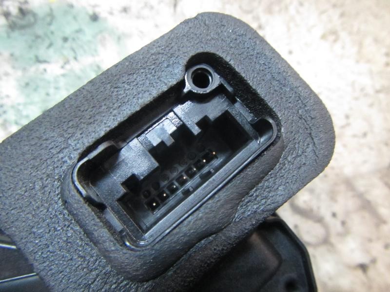 Recambio de cerradura puerta delantera derecha para skoda yeti 1.2 tsi referencia OEM IAM 5K1837016D  