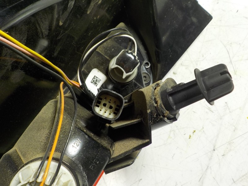 Recambio de piloto trasero derecho para ford focus lim. 1.5 tdci cat referencia OEM IAM 1893908  