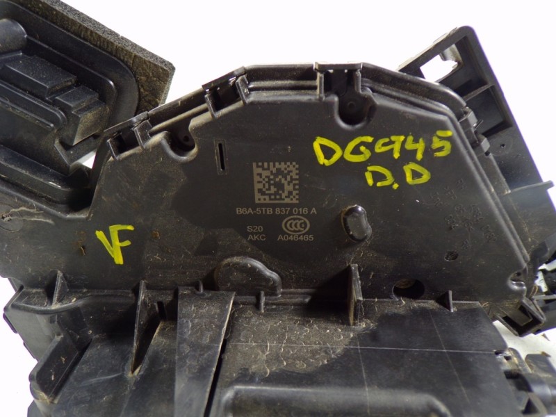 Recambio de cerradura puerta delantera derecha para volkswagen polo 1.0 tsi referencia OEM IAM 5TB837016C 5TB837016R 