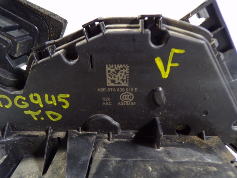 Recambio de cerradura puerta trasera derecha para volkswagen polo 1.0 tsi referencia OEM IAM 5TA839016E 5TA839016E 