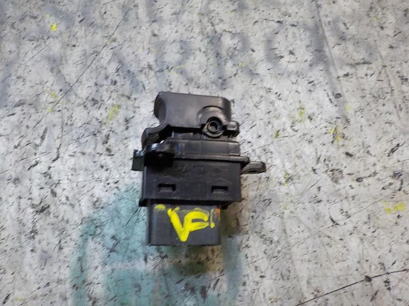 Recambio de mando elevalunas trasero derecho para kia soul 1.6 crdi cat referencia OEM IAM 935802K000WK  