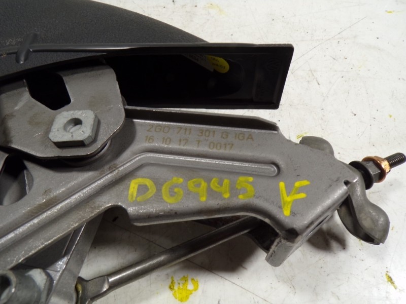 Recambio de palanca freno de mano para volkswagen polo 1.0 tsi referencia OEM IAM 2Q0711303A  