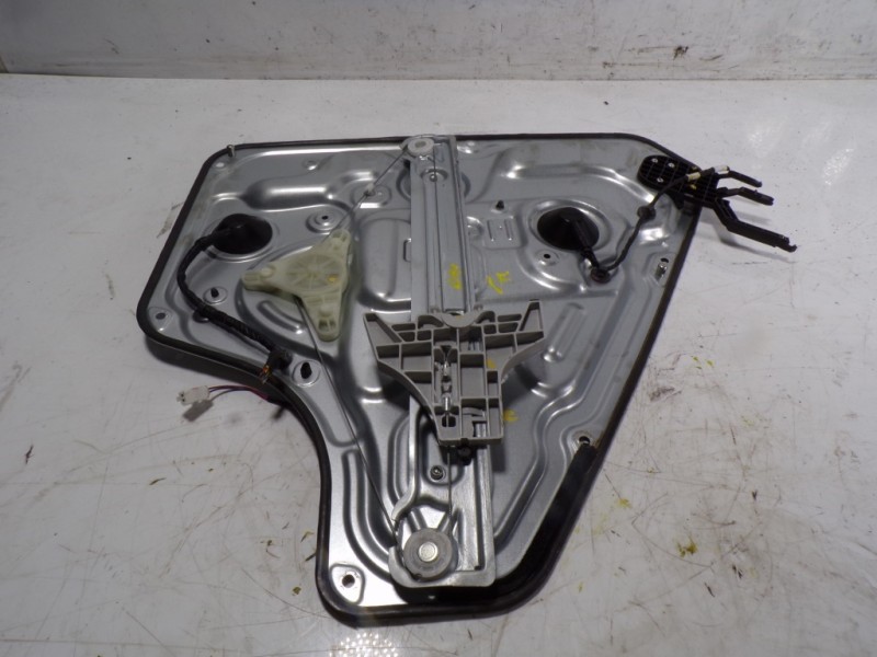Recambio de elevalunas trasero izquierdo para kia venga 1.6 cat referencia OEM IAM 834711P030 834701P010 MDE01869