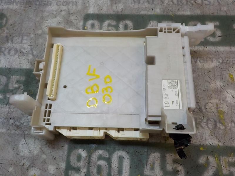Recambio de caja reles / fusibles para toyota yaris 1.0 cat referencia OEM IAM 8273052F80 8273052F80 