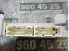 Recambio de caja reles / fusibles para toyota yaris 1.0 cat referencia OEM IAM 8273052F80 8273052F80  2