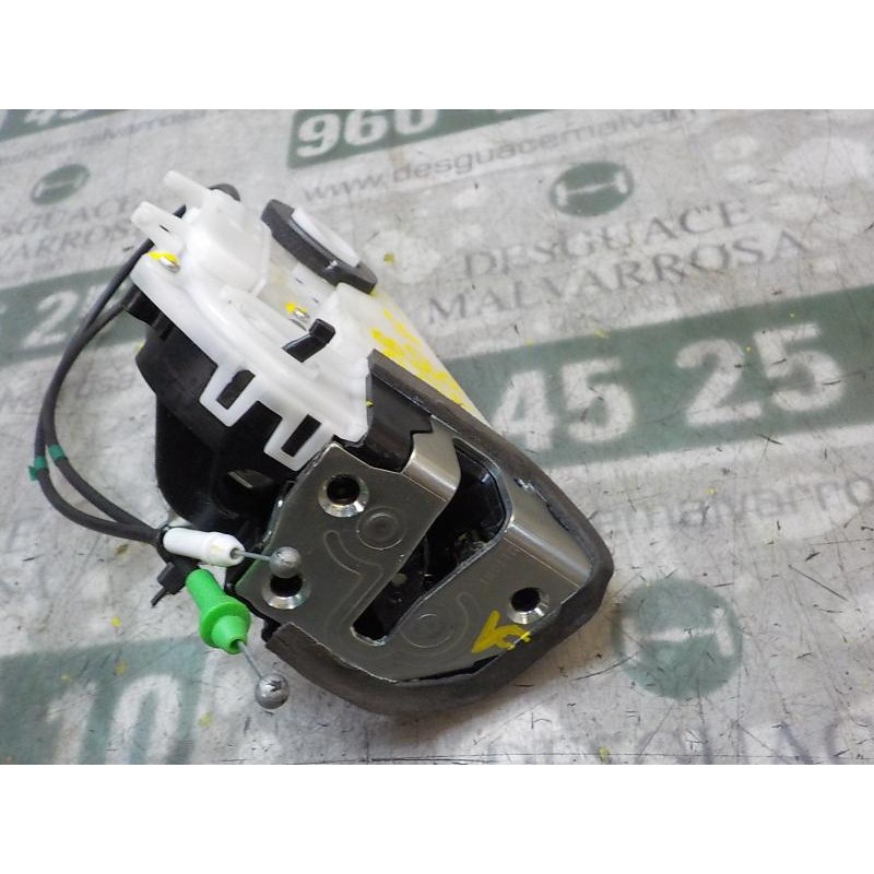 Recambio de cerradura puerta trasera derecha para toyota yaris 1.0 cat referencia OEM IAM 690500D110  