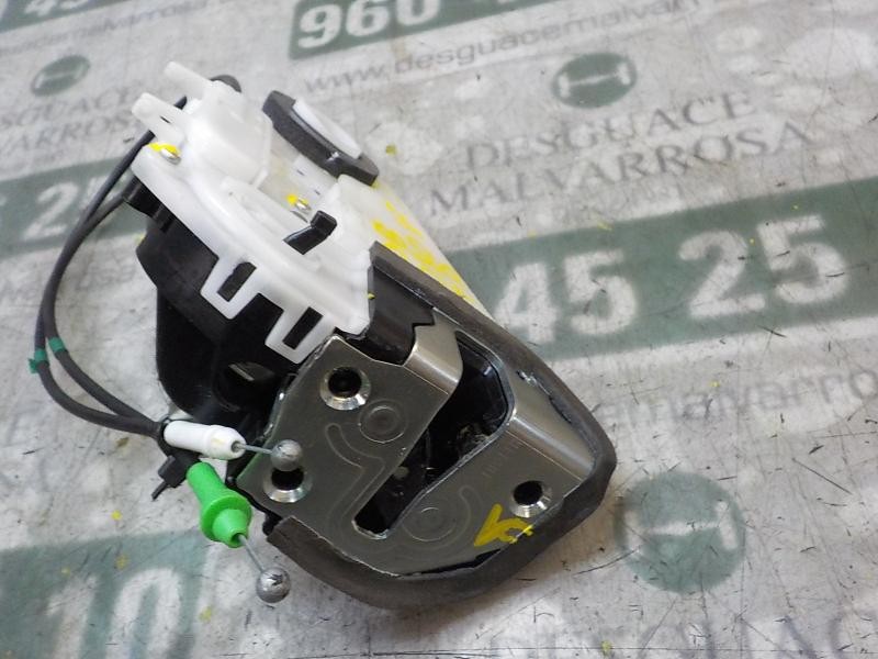 Recambio de cerradura puerta trasera derecha para toyota yaris 1.0 cat referencia OEM IAM 690500D110  