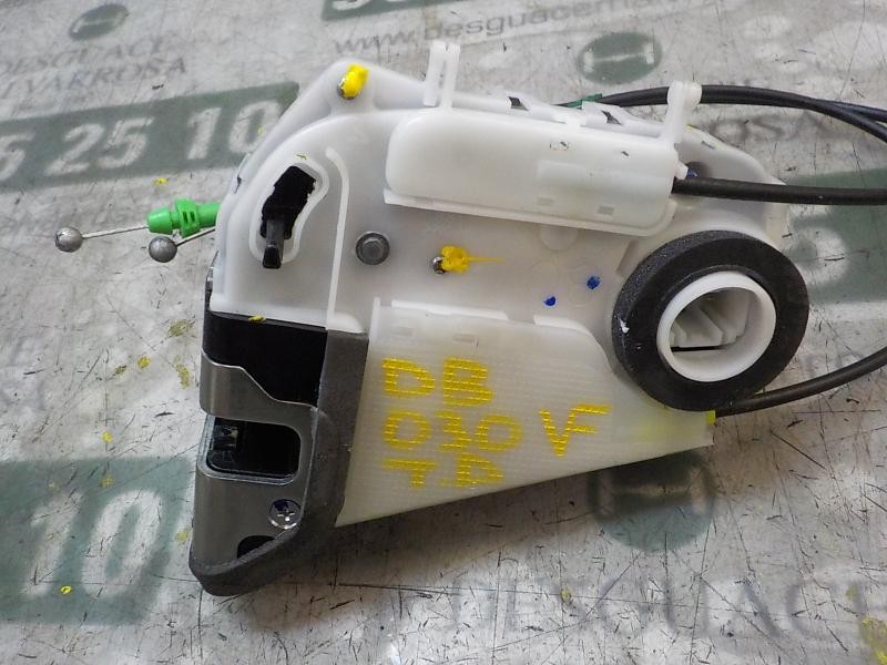 Recambio de cerradura puerta trasera derecha para toyota yaris 1.0 cat referencia OEM IAM 690500D110  