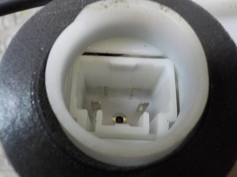 Recambio de cerradura puerta trasera izquierda para toyota yaris 1.0 cat referencia OEM IAM 690600D110  