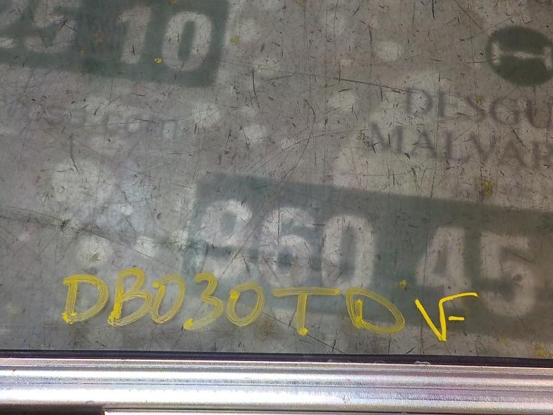 Recambio de cristal puerta trasero derecho para toyota yaris 1.0 cat referencia OEM IAM 681300D200  