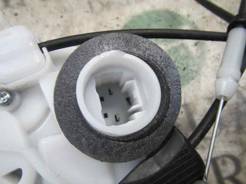 Recambio de cerradura puerta trasera derecha para toyota yaris 1.3 16v cat referencia OEM IAM 690500D310  