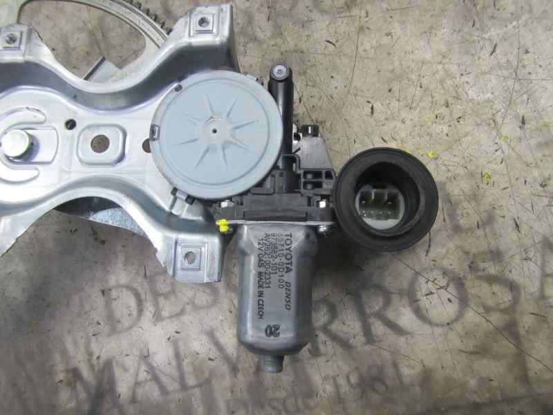 Recambio de elevalunas delantero derecho para toyota yaris 1.3 16v cat referencia OEM IAM 698100D300  