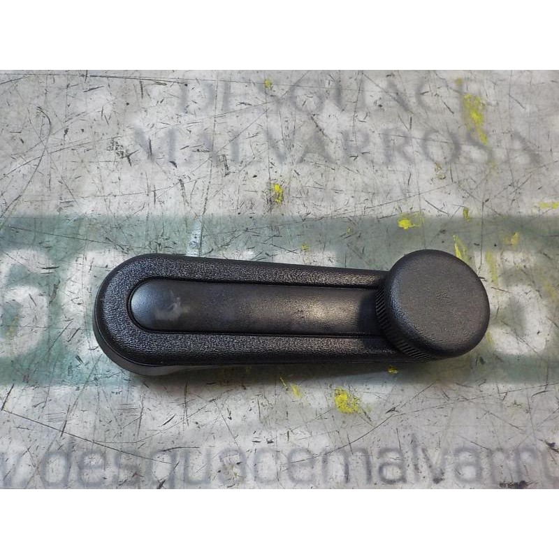 Recambio de maneta elevalunas trasera izquierda para toyota yaris 1.0 cat referencia OEM IAM 6926002020C0  