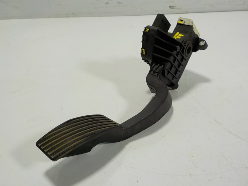 Recambio de potenciometro pedal para opel corsa e 1.4 referencia OEM IAM 13305804 13305804 