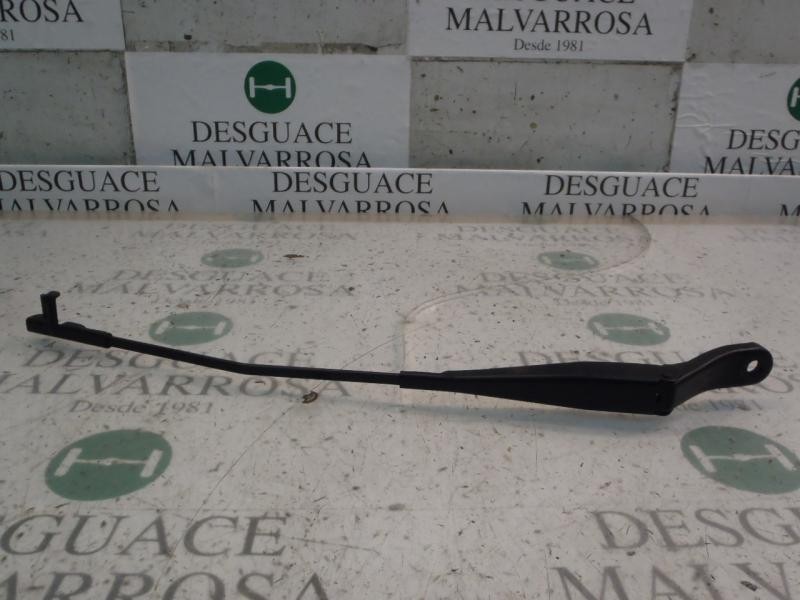 Recambio de brazo limpia delantero izquierdo para peugeot 207 sport referencia OEM IAM   