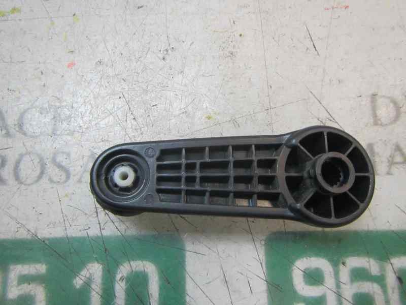 Recambio de maneta elevalunas trasera izquierda para nissan micra (k13) 1.2 cat referencia OEM IAM   