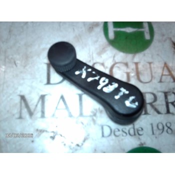 MANETA ELEVALUNAS TRASERA DERECHA 