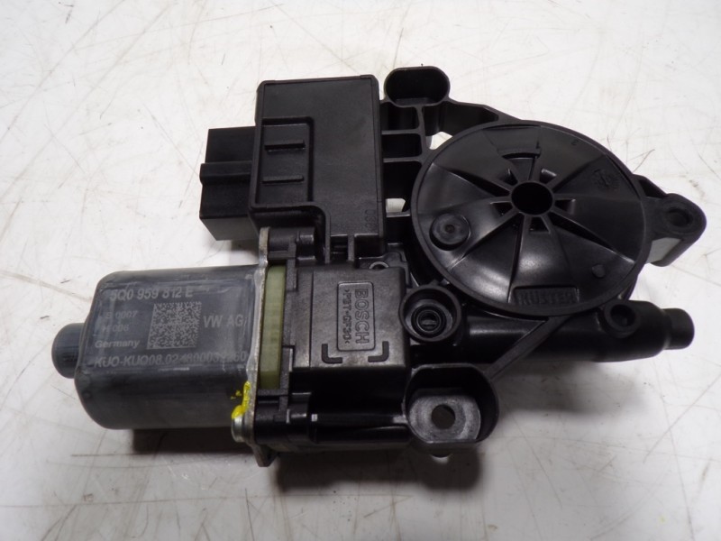 Recambio de motor elevalunas trasero izquierdo para seat leon st (5f8) 1.4 tgi bivalent. gasolina / cng referencia OEM IAM 5Q095