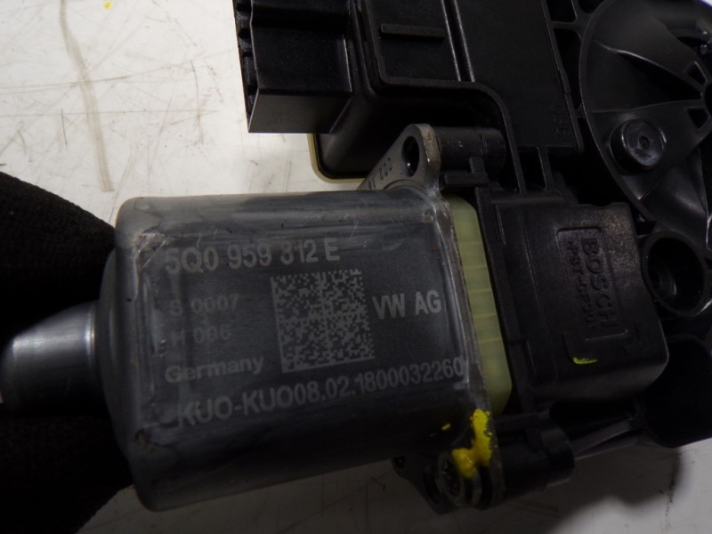 Recambio de motor elevalunas trasero izquierdo para seat leon st (5f8) 1.4 tgi bivalent. gasolina / cng referencia OEM IAM 5Q095