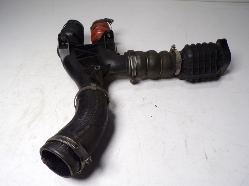 Recambio de tubo intercooler para citroën c-elysée 1.6 hdi fap referencia OEM IAM 9678406580 9684307380 