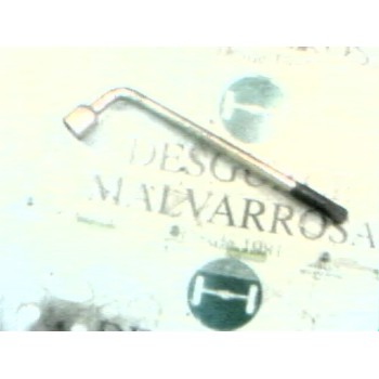 LLAVE RUEDA 