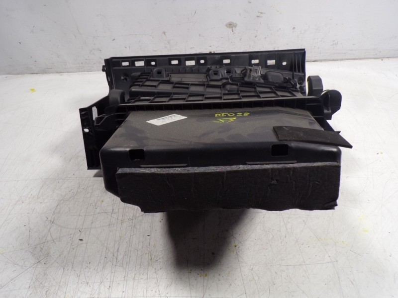 Recambio de guantera para renault megane iii coupe 1.5 dci diesel fap referencia OEM IAM 682525548R 681080020R 