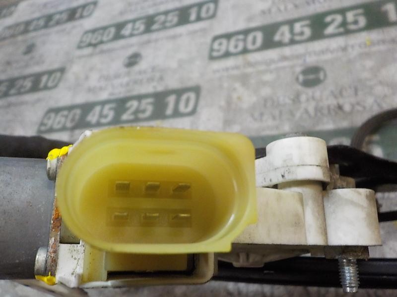 Recambio de elevalunas delantero derecho para bmw serie 1 berlina (e81/e87) 118d referencia OEM IAM 51337138466  