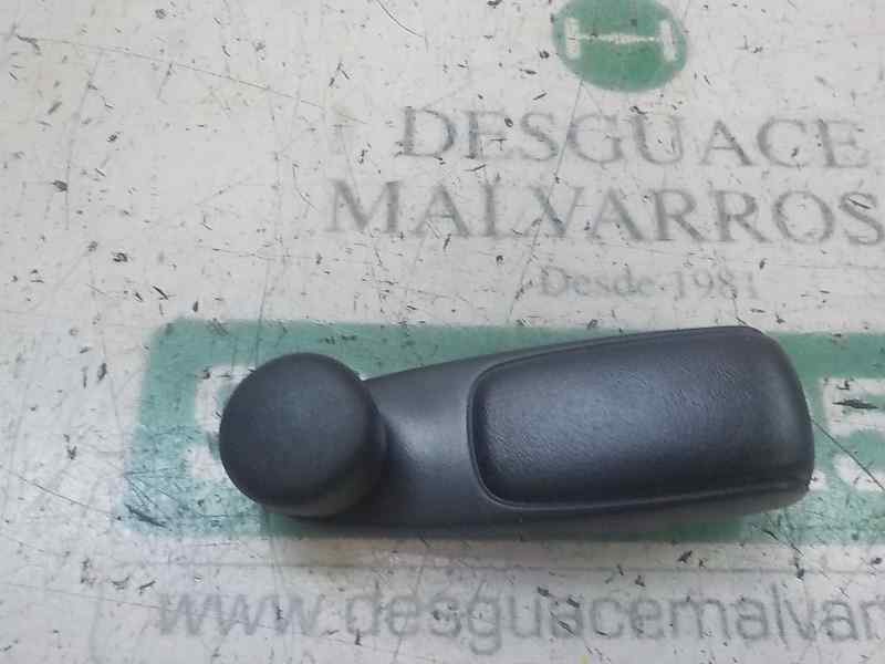 Recambio de maneta elevalunas trasera izquierda para peugeot 208 1.4 hdi fap referencia OEM IAM 9240H7  