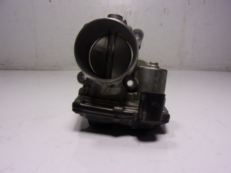 Recambio de caja mariposa para ford kuga (cbs) 1.5 ecoboost cat referencia OEM IAM 2182325 DS7G9F991CA 