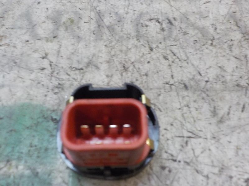 Recambio de mando elevalunas delantero derecho para ford fiesta (cbk) 1.4 16v cat referencia OEM IAM   