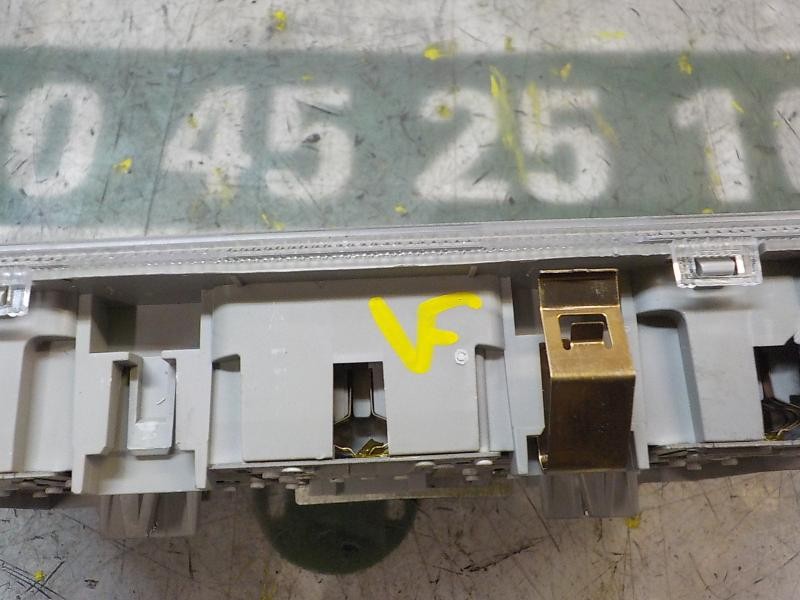 Recambio de piloto interior para toyota yaris 1.0 cat referencia OEM IAM 812600D070B0  