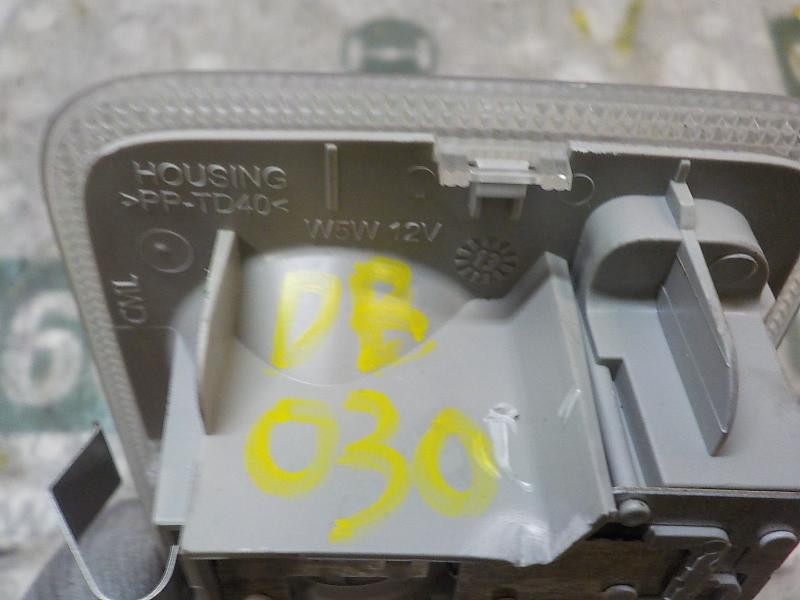 Recambio de piloto interior para toyota yaris 1.0 cat referencia OEM IAM 812600D070B0  