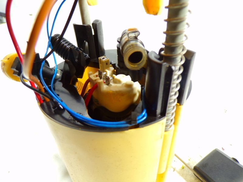 Recambio de aforador para bmw serie 1 coupe (e82) 118d referencia OEM IAM 16117190946 36860901 