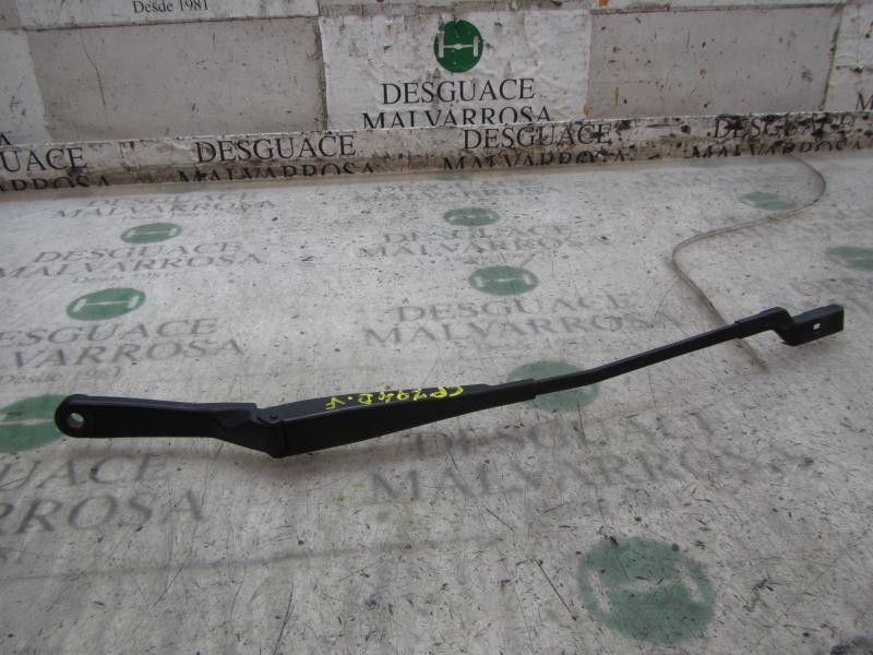 Recambio de brazo limpia delantero derecho para peugeot 308 confort referencia OEM IAM   