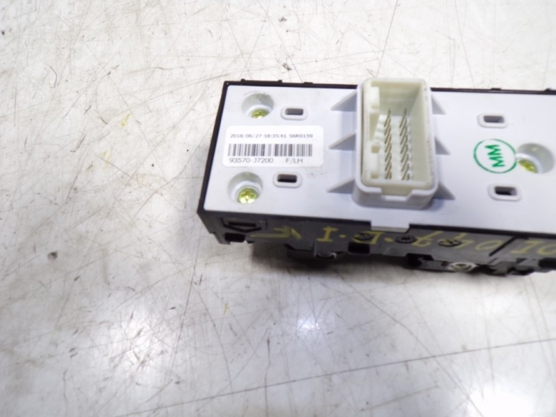 Recambio de mando elevalunas delantero izquierdo para kia ceed 1.6 crdi cat referencia OEM IAM 93571J7200 93570J7200 