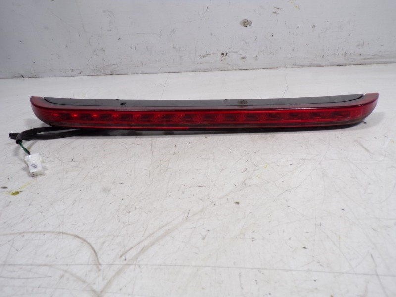 Recambio de piloto trasero central para kia ceed 1.6 crdi cat referencia OEM IAM 92700J7000  