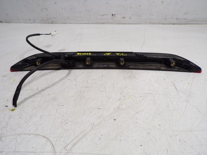 Recambio de piloto trasero central para kia ceed 1.6 crdi cat referencia OEM IAM 92700J7000  