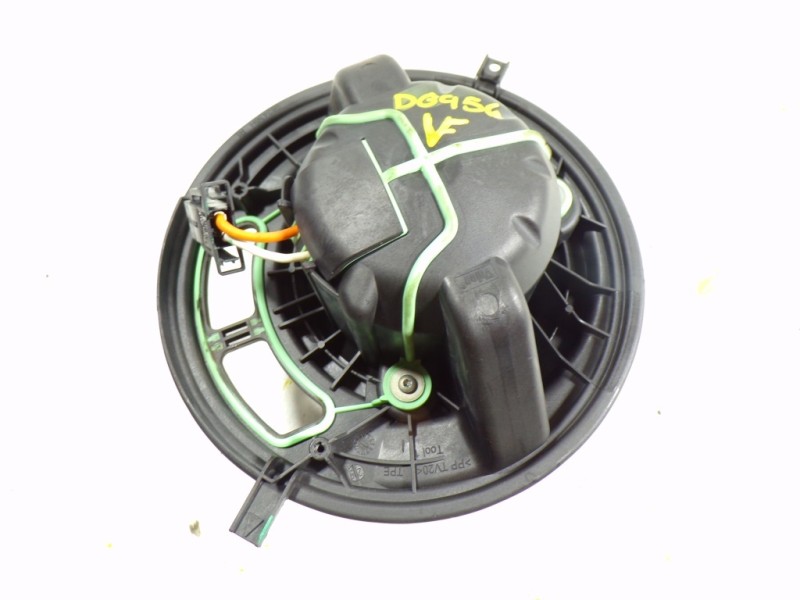 Recambio de motor calefaccion para bmw serie 1 coupe (e82) 118d referencia OEM IAM 64119227671 985467W CZ1163600380