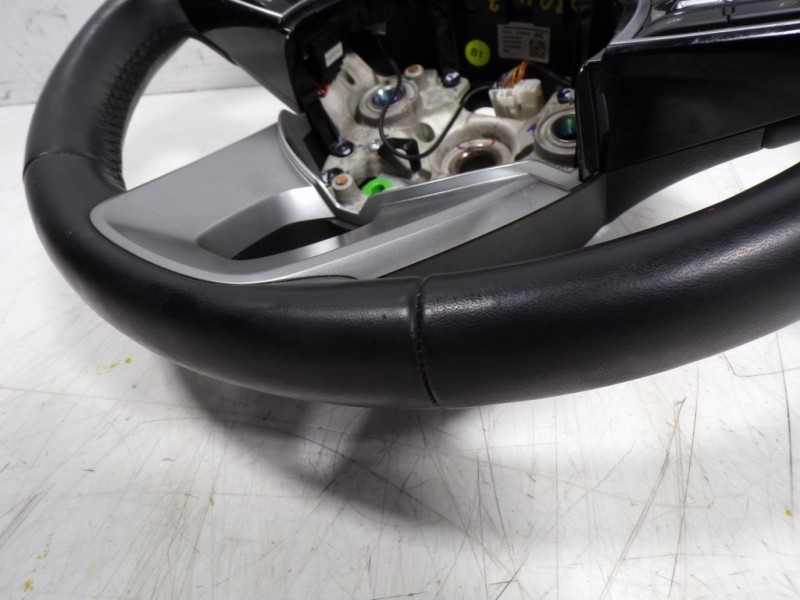 Recambio de volante para kia ceed 1.6 crdi cat referencia OEM IAM 56100J7440CEP  