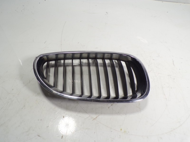 Recambio de rejilla para bmw serie 5 berlina (e60) 2.5 24v turbodiesel cat referencia OEM IAM 51137065702  
