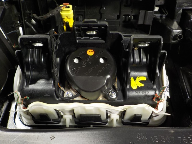 Recambio de salpicadero para opel astra k lim. 5türig 1.6 cdti dpf referencia OEM IAM 39085189  13499663