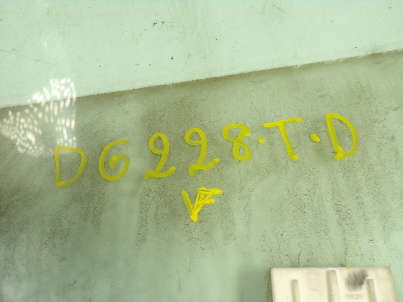 Recambio de cristal puerta trasero derecho para renault megane iii berlina 5 p 1.2 16v referencia OEM IAM   