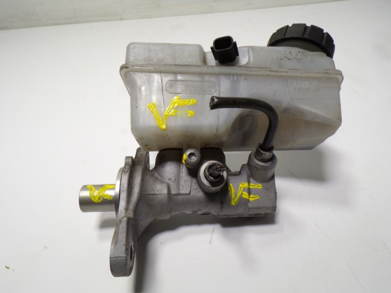 Recambio de bomba freno para renault clio iv 0.9 tce referencia OEM IAM  22304B 