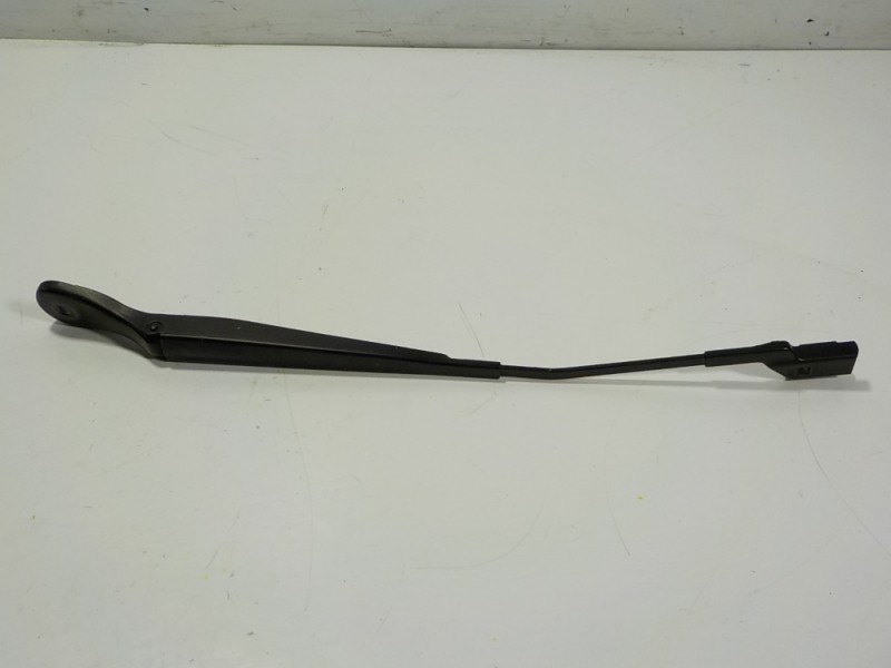 Recambio de brazo limpia delantero izquierdo para bmw serie 2 gran tourer (f46) 2.0 16v turbodiesel referencia OEM IAM 616194645