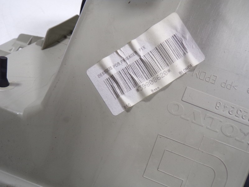 Recambio de guantera para volvo c30 1.6 diesel cat referencia OEM IAM  39808620 