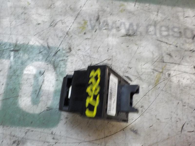 Recambio de mando elevalunas delantero derecho para bmw serie 5 touring (f11) 520d referencia OEM IAM 61319241949  