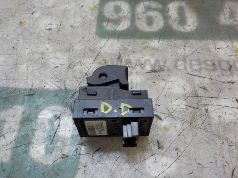 Recambio de mando elevalunas delantero derecho para bmw serie 5 touring (f11) 520d referencia OEM IAM 61319241949  