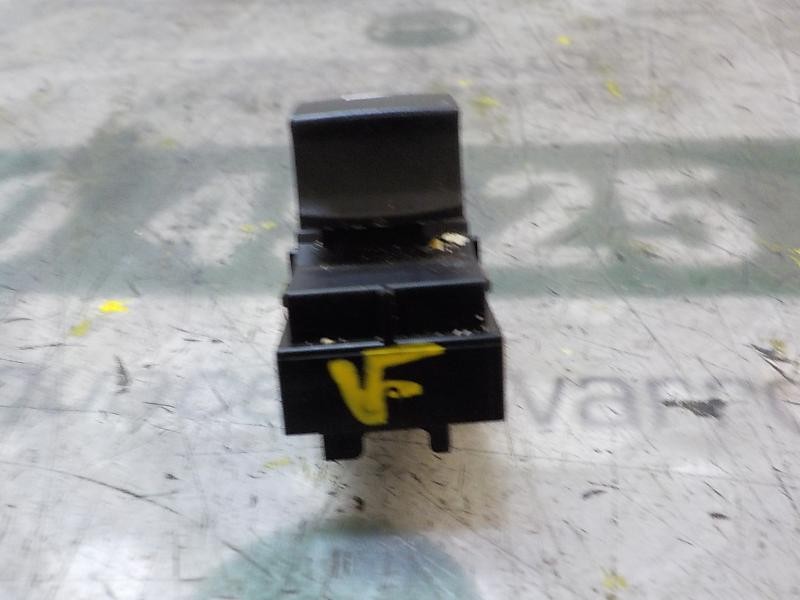 Recambio de mando elevalunas trasero derecho para bmw serie 5 touring (f11) 520d referencia OEM IAM 61319241949  