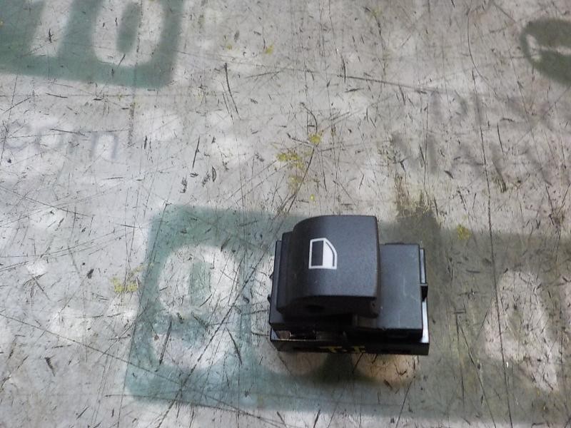 Recambio de mando elevalunas trasero izquierdo para bmw serie 5 touring (f11) 520d referencia OEM IAM 61319241949  