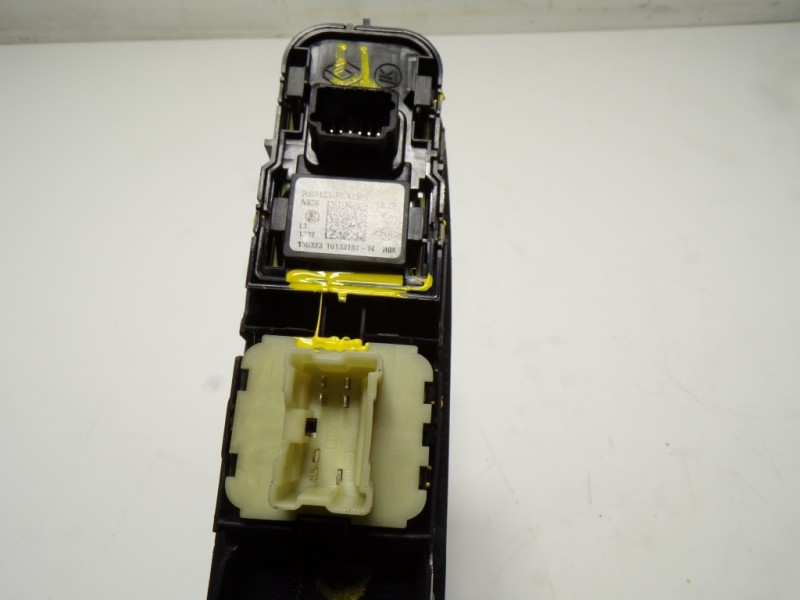 Recambio de mando elevalunas delantero izquierdo para renault clio iv 0.9 tce referencia OEM IAM 255700068R RSA255700068R 